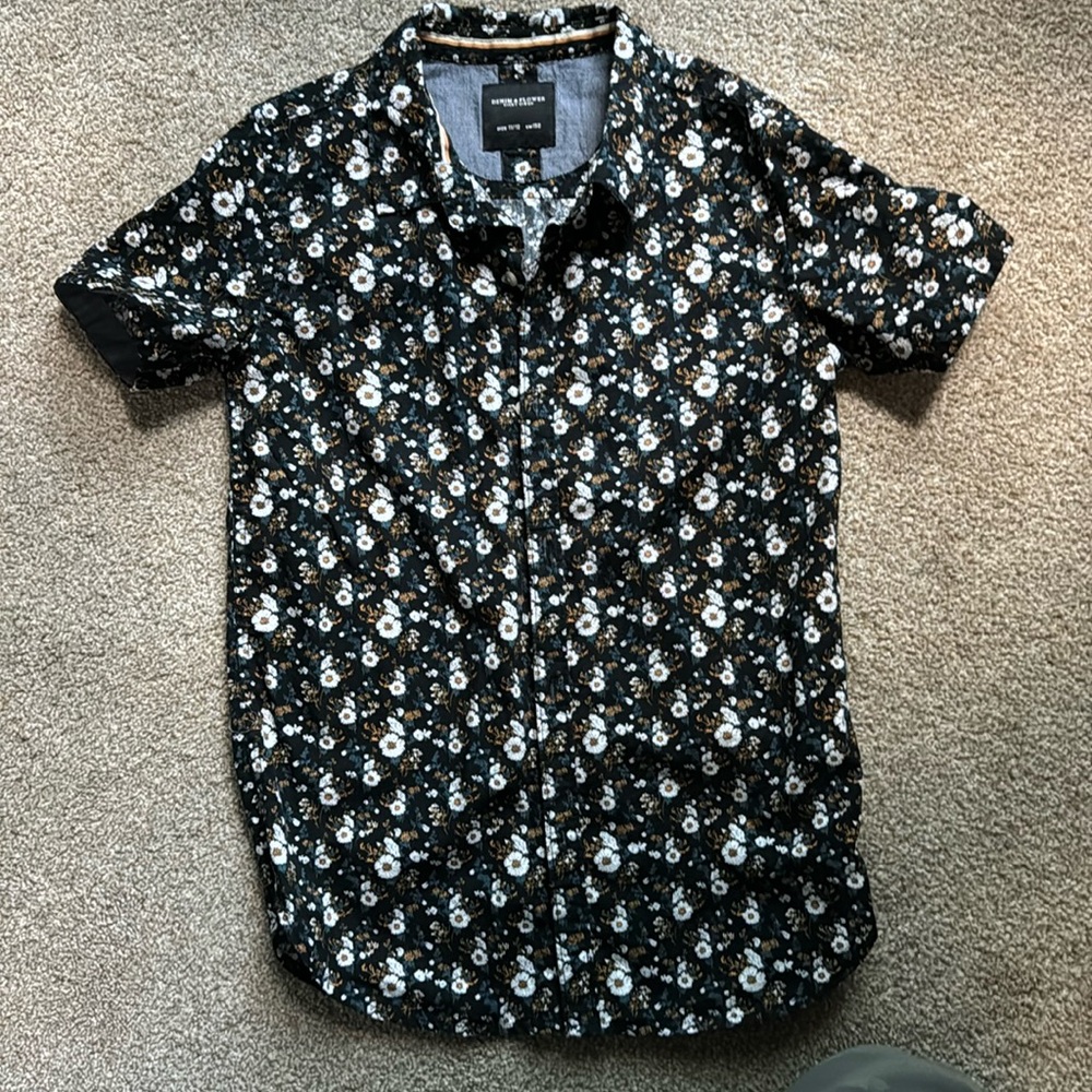 Adorable flower patterned youth 11/12 shirt